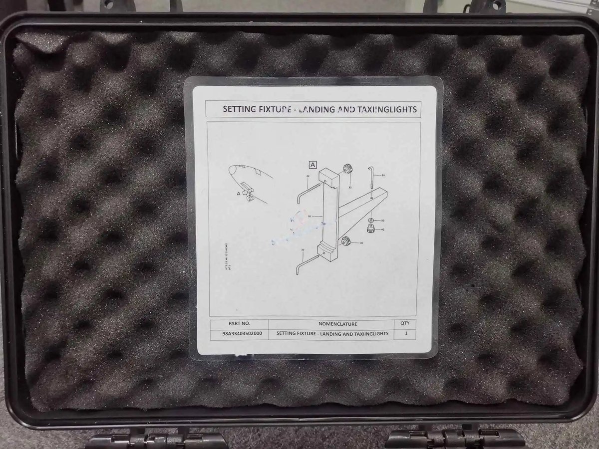 Setting fixture - landing and taxiinglights — P/N 98A33403502000 — image 1