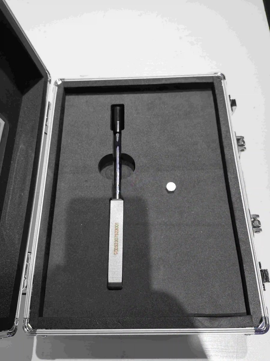 Extractor-hinge pins,cargo door — P/N 98D52307523001 — image 1