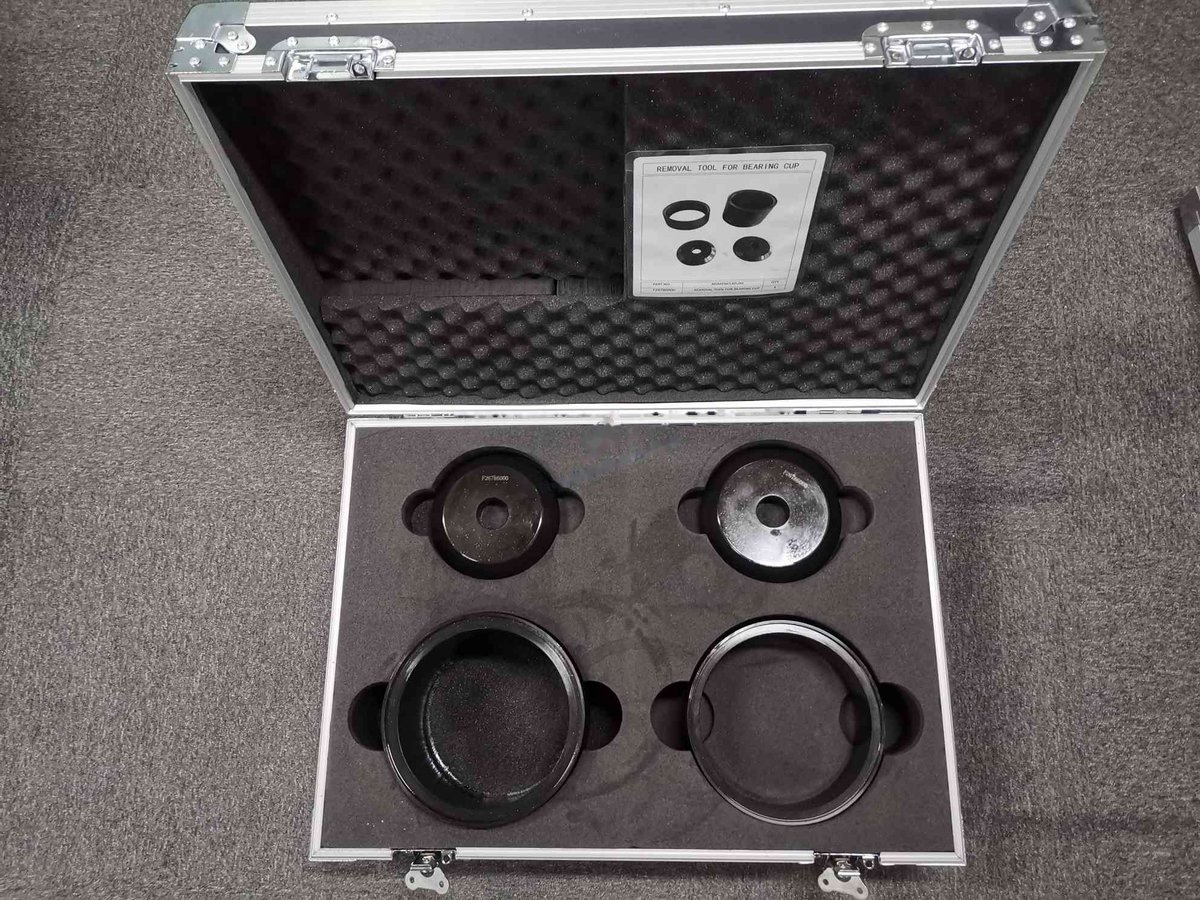 Removal tool for bearing cup — P/N F26786000 — image 1