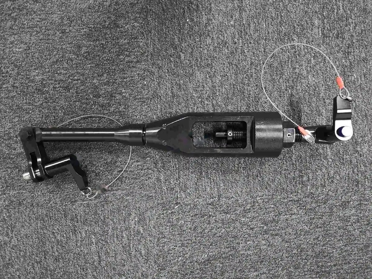 This tool is used to remove/ install the thrust reverser hold - open rods — P/N HU87113-1 — image 1
