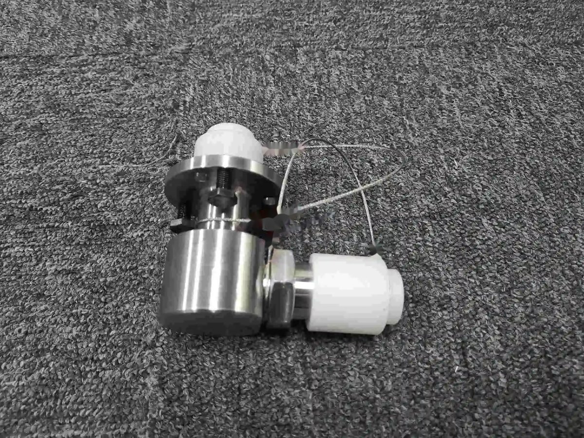 This adapter is used to leak test the fuel manifold fitting after the fuel manifold — P/N IAE1P16042 — image 1