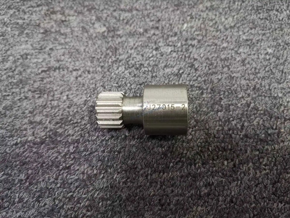 Spline adapter — P/N J27015-1 — image 1