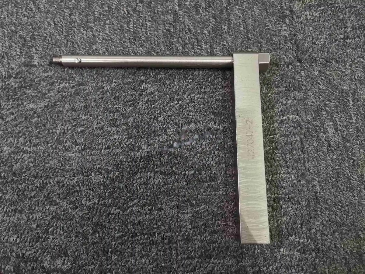 J27047 drive bolt - flap attach bolt instl — P/N J27047-1 — image 1