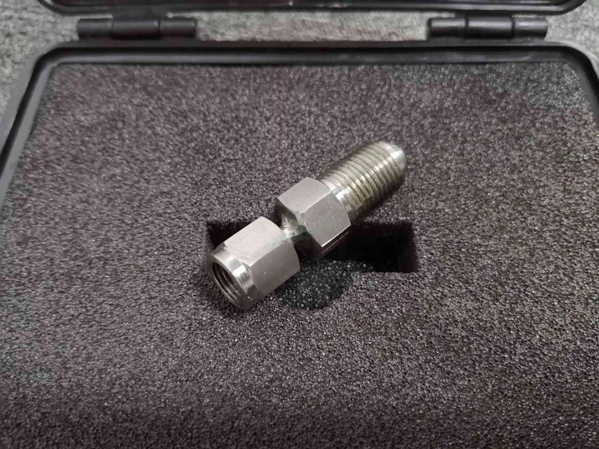 Adapter-filling, alt braking reservoir — P/N TMHDI43-32-00 — image 1